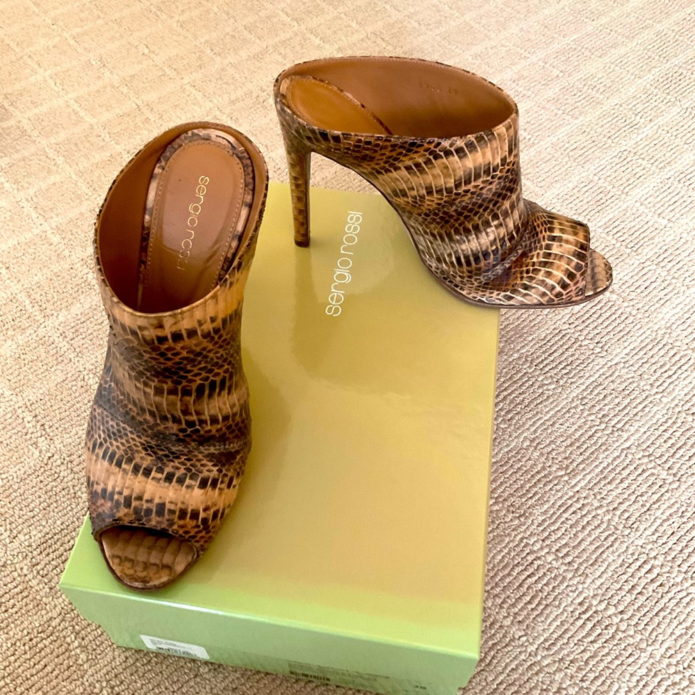 Sergio Rossi slides, 39